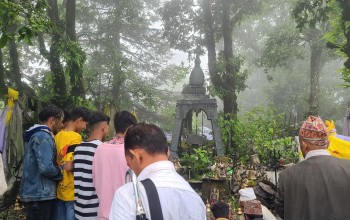 रावलाद्री पर्वतमा दर्शनार्थीहरुको भीड 